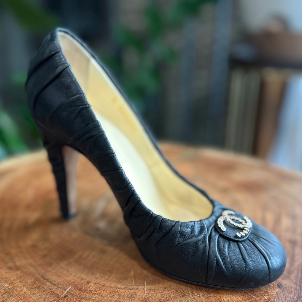 Chanel Ruched Leather CC Rhinestone Pumps Heels Size 36.5C - Picture 6 of 8